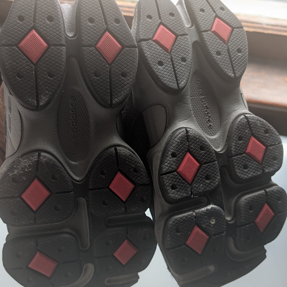 New Balance Kids' Sneakers in Black and Red - Picture 3 of 3